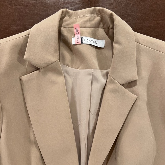 Cicy Bell Women’s Long Sleeve 1 Button Tan Casual Blazer - Size Medium - Picture 3 of 14